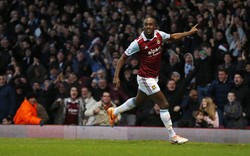 Berkunjung ke The Boleyn Ground, Kamis (26/12/2013), Arsenal lebih dulu tertinggal setelah Carlton Cole mencetak gol untuk West Ham pada awal paruh kedua. REUTERS/Suzanne Plunkett.
