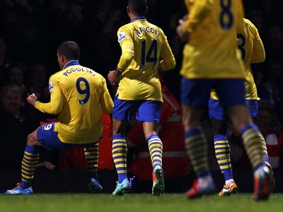 Arsenal Kembali ke Puncak