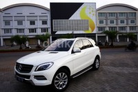 Mobil yang mengkotak di setiap sisi mempertegas ketangguhan SUV Mercedes-Benz yang tetap di posisikan sebagai SUV premium di Indonesia.