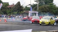 Tidak hanya ditampilkan sebagai display, Mirage juga diajak melakukan gymkhana challenge di lintasan drifting. (dok Mitsubishi)