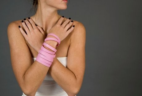 Berubah Bentuk Hingga Kanker, Ini Dia 10 Efek Buruk Implan Payudara