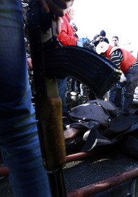 Ledakan ini dipicu oleh sebuah bom mobil. Bom mobil tersebut yang menewaskan Mohammad Chatah, seorang ahli ekonomi yang juga mantan penasihat PM dan mantan utusan Libanon untuk AS serta mantan Menteri Keuangan Libanon. REUTERS/Jamal Saidi.