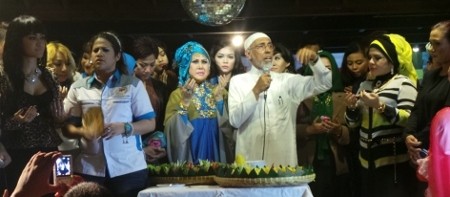 Elvy Sukaesih Berharap Dangdut Tak Seronok Lagi