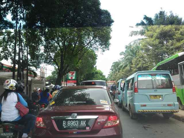 Lalu Lintas ke Ragunan Macet Panjang