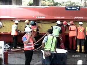 Pecah Ban, Truk Tangki BBM Terguling