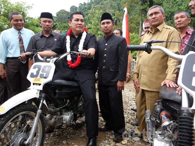Helmy Faishal Zaini Tinjau Perkebunan Pala