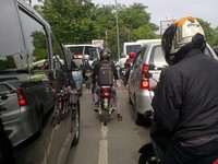 Meski tanpa pelat nomor, kepolisian takkan menilang pemilik motor asalkan yang bersangkutan sudah membayar kewajiban membayar pajak. (Foto Luthfi)
