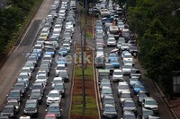Kemacetan diprediksi baru akan berkurang pada esok hari.