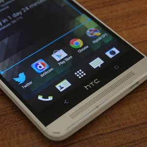 Ponsel HTC & LG Dipercantik dengan Batu Safir
