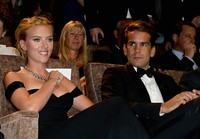 Aktris cantik Scarlett Johansson dikabarkan bertunangan dengan pacarnya Romain Dauriac pada September lalu. Pascal Le Segretain/Getty Images.