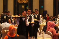 Makanan-makanan nikmat pun disajikan sepanjang gala dinner. (dok. Trans Luxury Hotel)