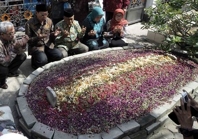 Menpera Ziarah ke Makam Gus Dur