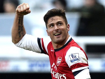 Giroud Bawa Arsenal Kembali ke Puncak Klasemen