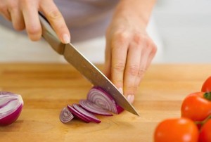 Tak Cuma Bikin Menangis, Irisan Bawang Juga Bisa Picu Migrain