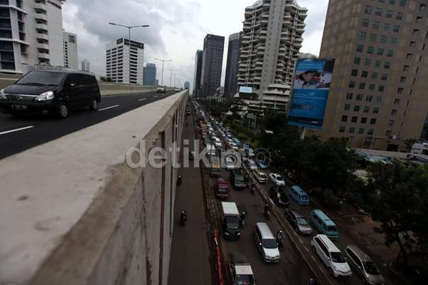 Hari Kedua JLNT Kampung Melayu-Tanah Abang: Masih Banyak Motor