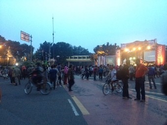 Lalin Sudirman-Thamrin Mulai Ditutup, Monas Kian Dipadati Warga