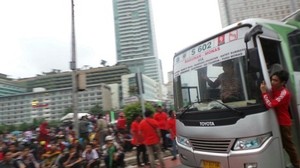 Meski Ditutup, Busway Bundaran HI Masih Dilalui Kopaja dan APTB