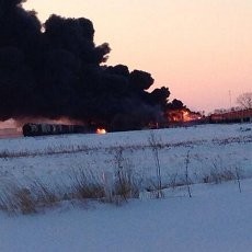 Kereta Api di North Dakota AS Anjlok dan Meledak Hebat