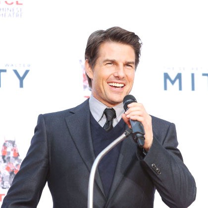Last but not least, mantan suami Katie Homes, Tom Cruise. Di usianya yang ke-51, ia sukses mempertahankan wajah tampannya saat ia masih berusia 20-an. 30 tahun sudah ia berkarir di layar kaca namun bentuk tubuh dan wajahnya tidak menua drastis seperti kebanyakan orang yang memasuki usia 50 tahun.