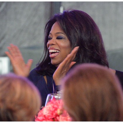 Oprah Winfrey telah menjadi inspirasi jutaan pemirsa dunia lewat acara Oprah yang diciptakannya dari waktu ke waktu. Meskipun tidak terlalu aktif di media sosial, ia tetap sukses mengibarkan eksistensinya di media, khususnya televisi dan majalahnya sendiri. Dinasti medianya secara tidak langsung membuatnya sebagai orang yang masih berpengaruh besar, khususnya para wanita.