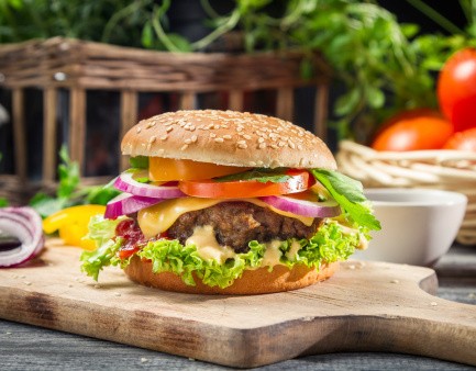 Yuk, Bikin BBQ Burger yang Empuk Juicy!