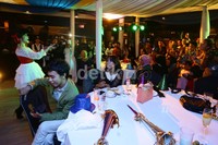 Pamungkasnya, Geisha menghentak melalui balutan 'Aku yang Pertama'. Pengunjung yang menikmati sajian menu restoran begitu terpesona melirik aksi Momo.