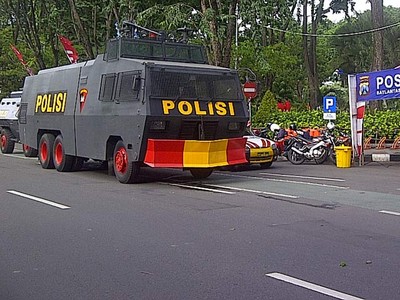 Rantis Jaga Pergantian Tahun Baru di Taman Bungkul