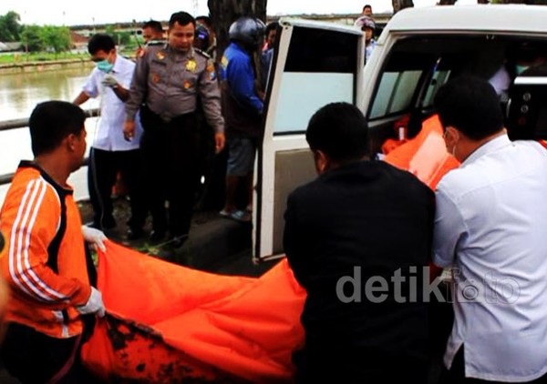 Perampok Tewas Tenggelam di Kali Surabaya