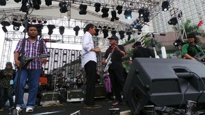 Duet dengan Rhoma, Jokowi Grogi Hingga Lupa Lirik Darah Muda