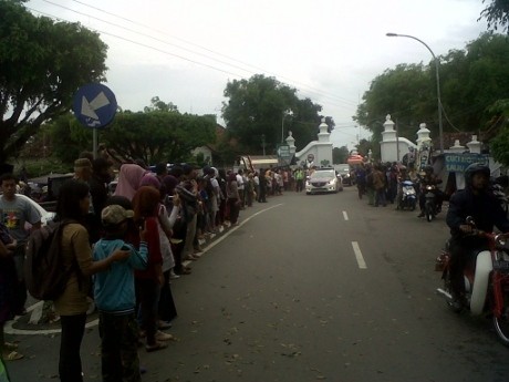 Ribuan Warga Yogya Berjejer di Jalan, Lepas Jenazah Adik Sultan