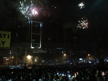 Tahun Baru 2014, Dentuman Kembang Api Menggema di Sekitaran Monas