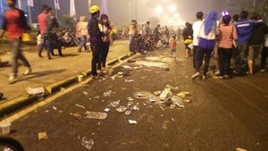 Perayaan Tahun Baru di Bundaran HI Usai, Sampah Berserakan