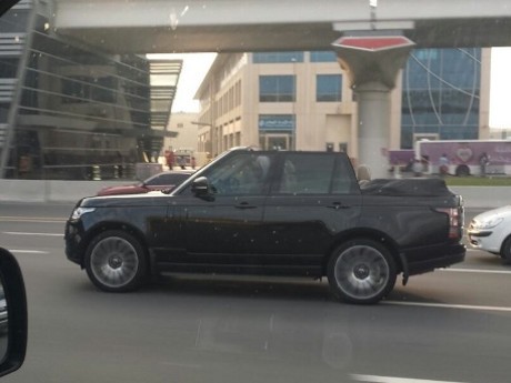 Range Rover Atap Terbuka Mulai Seliweran di Jalan