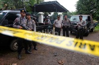 Polisi menutup akses masuk menuju lokasi untuk keperluan penyelidikan.