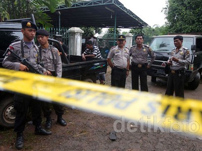 Polisi Tutup Akses Masuk TKP Penggerebekan Teroris