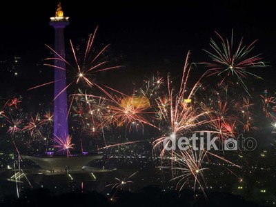Pesta Kembang Api di Monas