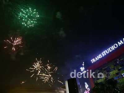 Pesta Kembang Api di Trans Studio Bandung