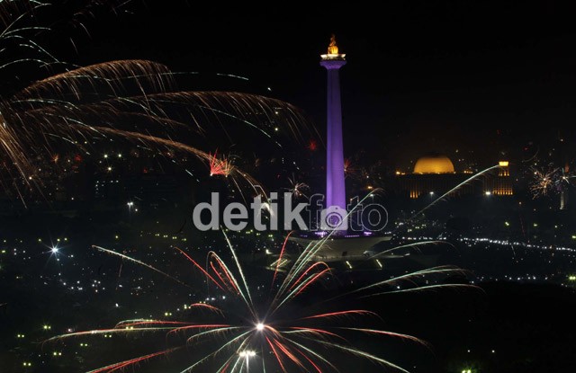 Pesta Kembang Api di Monas