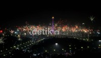 Suasana malam pun kian indah.