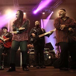 Sajian Energik Earth, Wind & Fire Tutup Akhir 2013