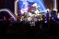 Aksi George Benson saat mengibur pengemarnya di Ballroom Trans Luxury Hotel, Bandung, Jawa Barat.