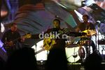George Benson Manjakan Penggemarnya