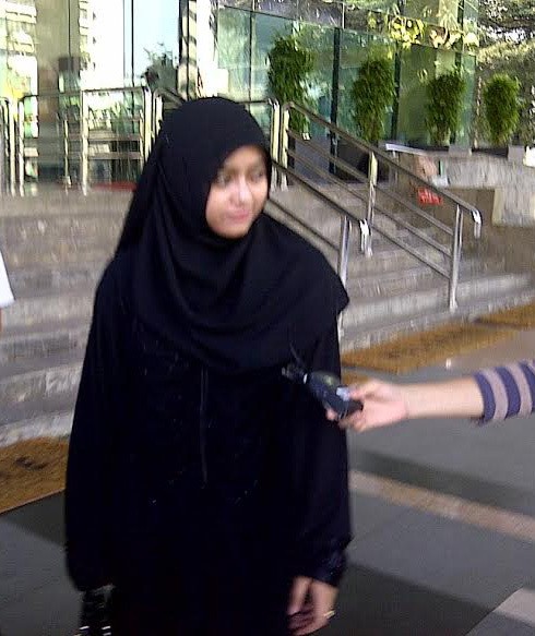 Ditanya Isu Perceraian dengan Luthfi, Darin Terdiam