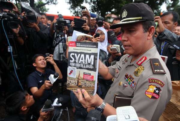 Kado Tahun Baru Polri: Penggerebekan Teroris di Ciputat