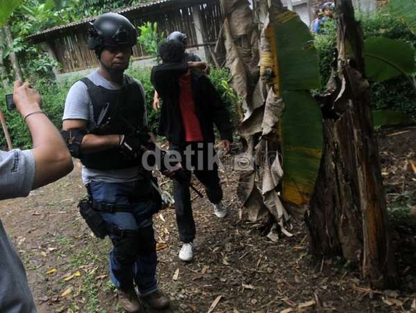 Cerita Mencekam Warga yang Bertahan Saat Markas Teroris di Ciputat Digempur