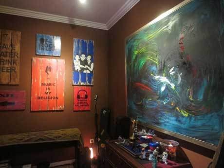 Rio Febrian Pantang Pakai Cahaya Lampu Warna Putih