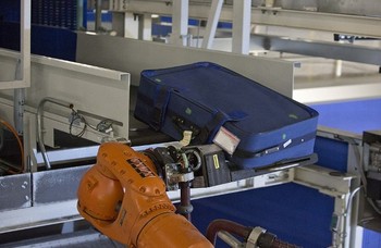 Sistem bagasi di sini memang melibatkan mesin yang cukup canggih. (kredit foto: LHR Airports Limited)