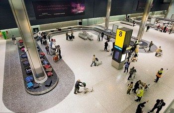 Bagasi yang sudah siap diambil di bandara. (kredit foto: LHR Airports System)