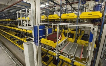 Ketika waktu penerbangan sudah dekat, tas segera diproses menuju badan pesawat. (kredit foto: LHR Airports Limited)