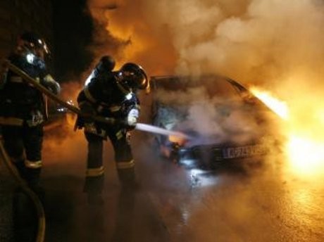 1.067 Mobil Dibakar Saat Malam Tahun Baru di Prancis